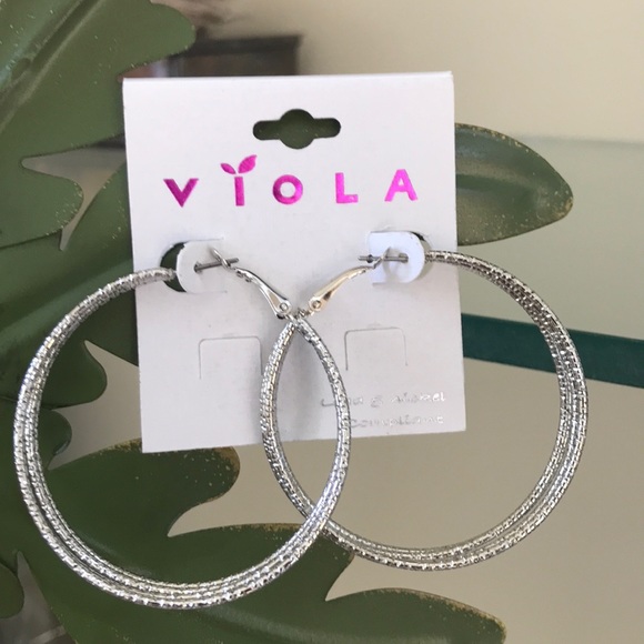 🌈4-Ring Hoop Earrings 💕 - Picture 4 of 6